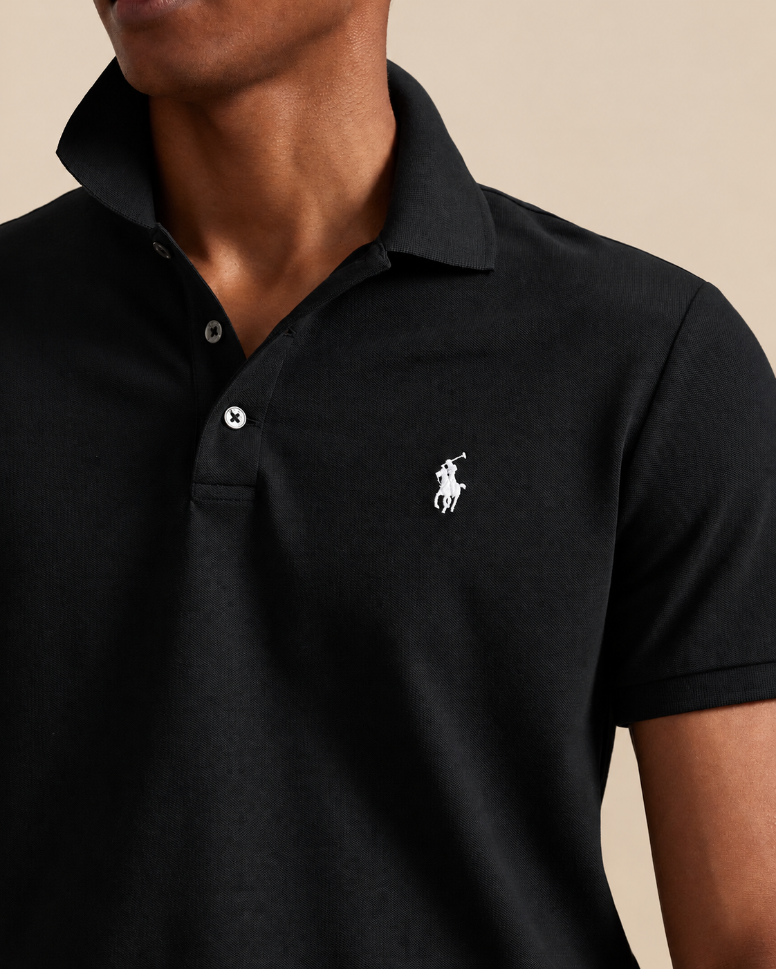 Polo de malla elástica de corte ajustado