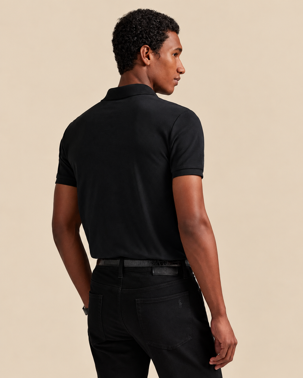 Polo de malla elástica de corte ajustado